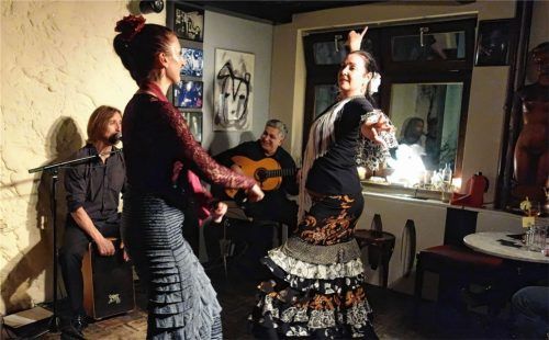 Ein Tanzspektakel: Anette Darda (rechts) und Olivia Muriel Roche zelebrierten den Flamenco. Foto Friedrich