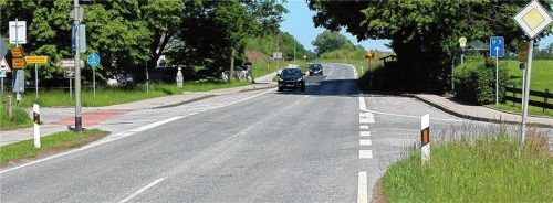 Eine Verkehrsinsel soll diese Kreuzung für Schulkinder und Friedhofsbesucher sicherer machen.Foto stv