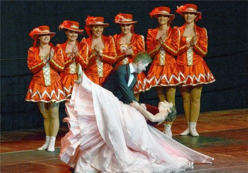 Einen eleganten Walzer bot das Endorfer Prinzenpaar.Fotos  Ammelburger