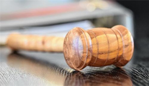 Es geht weiter: Der Richter setzte das Verfahren aus und will Zeugen vorladen. Foto dpa