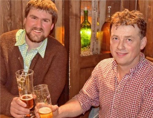 Franz Daxlberger (rechts) und Hans Auer junior sind das neue Führungsduo des Almbezirks Samerberg-Nußdorf. Foto Hötzlsperger