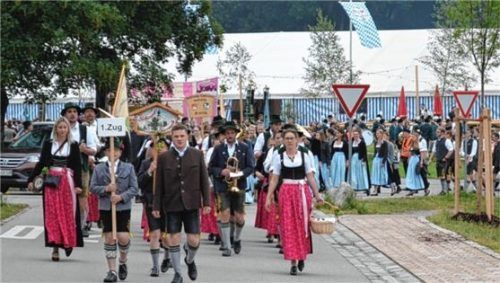Ganz Prutting feierte das Jubiläum der katholischen Landjugendbewegung.