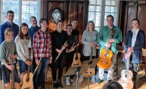 Gitarren, Oboe, Akkordeon, Querflöte, Zither und Blockflöte: Die Musikschule Kolbermoor stellte ihr Können unter Beweis. Foto Obermeier