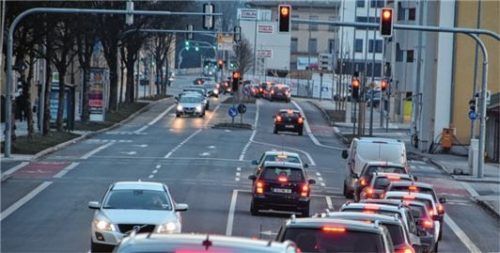 Halten statt fahren heißt es häufig für die Autofahrer auf der Münchener Straße.Foto Peter Schlecker