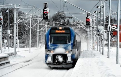 In den vergangenen Wochen mussten sich die Meridian-Züge durch die Schneemassen kämpfen. Nicht selten kam es dadurch auch zu Verspätungen. Foto Marcus Schlaf