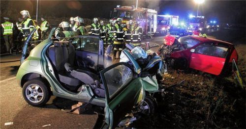In diesem Nissan starben Melanie Rüth (21) und Ramona Daxlberger (15). Foto dpa
