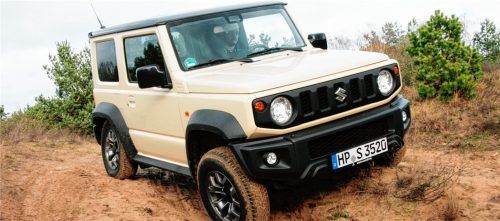 Klare Kante und rechte Winkel an allen Ecken und Enden, das macht die Karosserie des Jimnys übersichtlich und das Manövrieren einfach, selbst ohne virtuelle 360-Grad-Kamera und Rundum-Sensorik. Foto  Auto-Medienportal.Net/Axel F. Busse