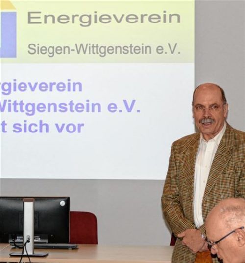Kolbermoors Neubürger Rainer Tschichholz stellte Gründung und Tätigkeit des Energievereins Siegen-Wittgenstein vor. Foto hoffmann
