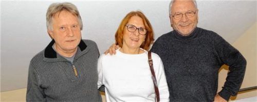 Kulturbeauftragter Robert Höpfer (links) organisiert den Literaturpreis gemeinsam mit den Autoren Angeline Bauer und Klaus Bovers.Foto tb