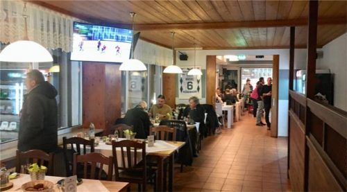 Lange Zeit ein „Zuhause“ für die Rosenheimer Eishockey-Fans: die Gaststätte im Stadion, die „bis auf Weiteres“ geschlossen bleibt. Foto Ziegler