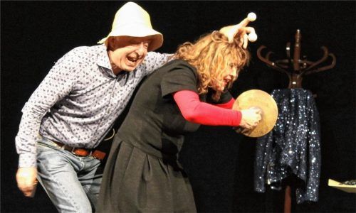 Langeweile geht anders: Claudia Schlenger ist inzwischen 72, Hanns Meilhamer 67 Jahre alt. Doch von Ruhestand wollten die beiden bei ihrem Auftritt im Kuko nichts wissen.Foto Wunsam