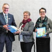 Lehrbücher übergeben