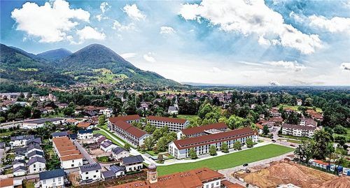 Luftaufnahme mit künstlich eingefügten Häusern (Mitte) im Sondergebiet „Betreuung und Pflege“.Fotos Dorendorf-Gietl