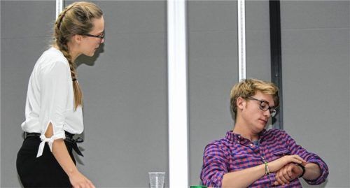 Nervenaufreibender Kampf zwischen unvereinbaren Positionen: Elias Andrich und Katharina Anna Deckenbach als Polizist Thomas und Philosophieprofessorin Judith. Foto re