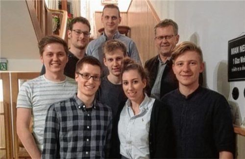 Regina Gaar (Bildmitte) mit ihrem Vorstandsteam. Besonders erfreulich ist der Mitgliederzuwachs bei der JU.Foto re