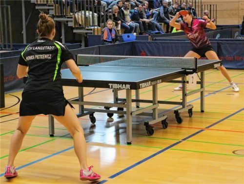 Sabine Winter markierte mit ihrem ersten Einzel gegen Monika Pietkiewicz den 3:1-Zwischenstand.  Erlich