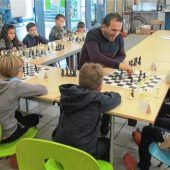 Weiß beginnt