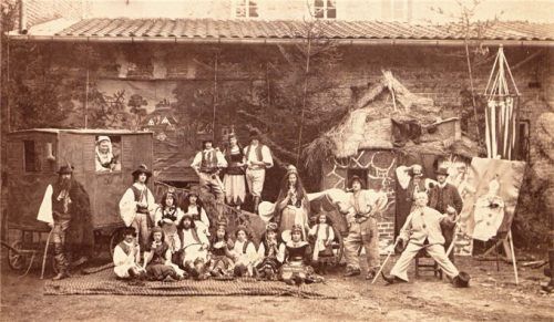 So feierten Mitglieder des Turnvereins Rosenheim anno dazumal – es war im Fasching des Jahres 1890. Foto  Stadtarchiv Rosenheim