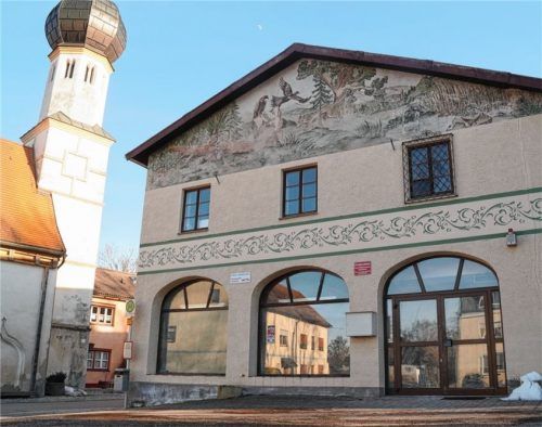Steht seit vielen Jahren leer: der ehemalige Schlecker-Markt, der nun zum Döner-Imbiss mit Ausschank werden soll. Foto Grundner