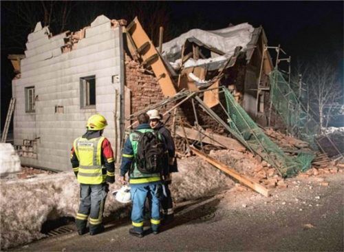 Teile des unbewohnten Hauses waren unter der Schneelast eingestürzt. Foto fdl/Lamminger