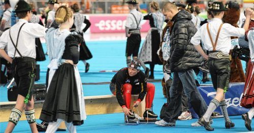 Traditionell in Lederhosen und Dirndln präsentierten sich die Inzeller bei der letzten WM 2011 auch zwischen den Rennen und den Athleten. Fotos  Wukits