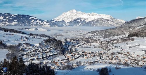 Traumhafte Aussichten bietet die Sechs-Gipfel-Tour am Hochkönig – hier der Blick auf Maria Alm. Foto  wanninger