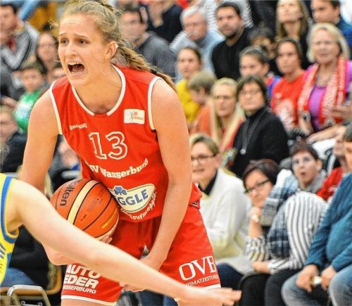 Wasserburgs Leonie Fiebich überzeugte mit 12 Punkten und 12 Rebounds. Foto Hörndl