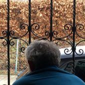 Nachbar ertappt Einbrecher in Frauenkleidern
