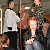 Höflichkeit auf die Bühne gebracht