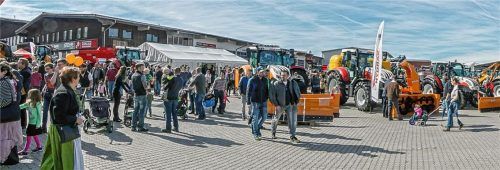 Auch das Wetter spielte mit: Menschenmassen zog es an dem herrlichen Frühlingstag nach Tuntenhausen. Foto Stache