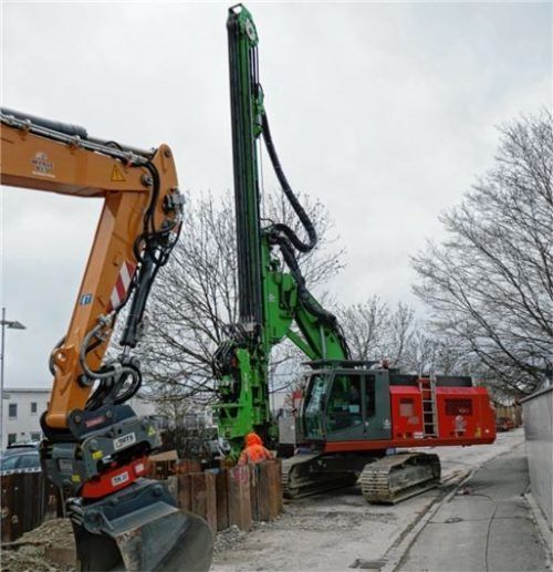Bald soll das Bauloch am Fürstenweg geschlossen sein. Bis alle Arbeiten dort fertig sind, gehen aber noch gut 14 Tage ins Land.Foto Reichmann