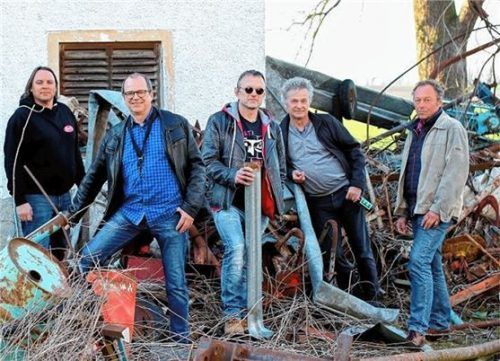 Bayernrock haben sich Steinschlag auf die Gitarren und Saxofone geschrieben.Foto  Steinschlag