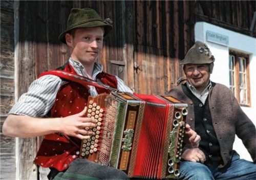 Bei den Volksmusiktagen im Ameranger Bauernhausmuseum steht auch heuer wieder regionale Musik im Mittelpunkt. Foto Bezirk Oberbayern, Bauernhausmuseum Amerang