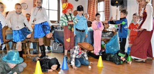 Bei einer Vielzahl an Spielen amüsierten sich die Buben und Mädchen. Foto re