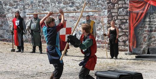 Bei verschiedenen mittelalterlichen Veranstaltungen zeigen die Ritter aus Kraiburg ihre Kampfkunst.