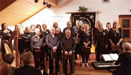 Brittas Bay Singers begeisterten beim Frühlingskonzert des Vogtareuther Männergesangvereins. Foto re
