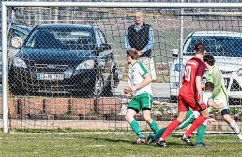 BSG-Kapitän Florian Jakob (10) erzielte hier den Siegtreffer gegen Reichertsheim. Foto  Wimmer