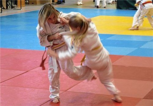 Clara Zander (links) überzeugte durch Angriffsjudo.Foto Reichl