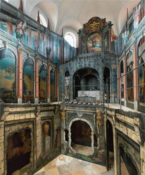 Das Aschauer Heilige Grab ist in der Pfarrkirche Aschau aufgebaut.Foto berger