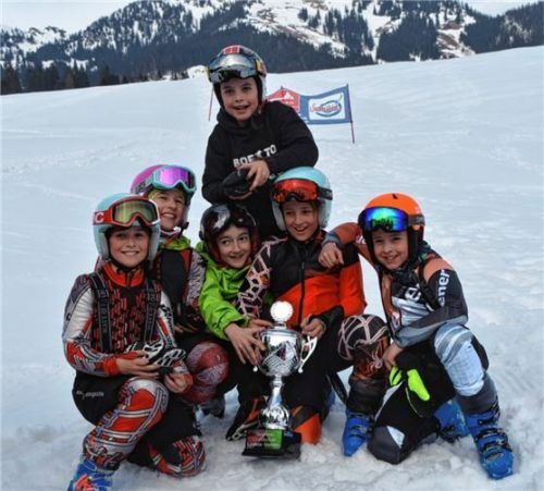 Das freudestrahlende Siegerteam von der Grundschule Oberaudorf zeigt (von links) Maria Buchauer, Maria Trattner, Dominik Maurberger, Luis Zeh, Elias Käsemann-Wilke und David Klemcke. Foto Ruprecht