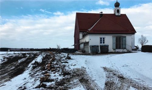 Das Leichenhaus steht nun kurzzeitig nach Westen hin offen.Foto Kirchner