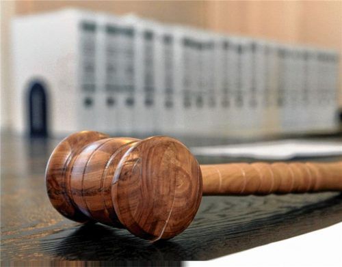 Das Urteil am Landgericht Traunstein lautet für den 28-jährigen Mann: 18 Monate Gefängnis. Foto dpa