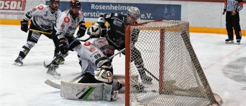 Der erste Treffer von Chase Witala: Er schob die Scheibe nach einem Pfostentreffer über die Linie. Foto Ziegler