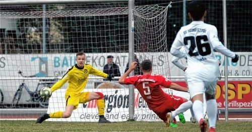 Die 1:0-Führung für Heimstetten in der 82. Minute: Ebeling (verdeckt) traf aus halbrechter Position. Foto  Habermann