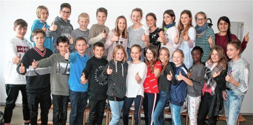 „Die beste Klasse Deutschlands 2019“: Die Mädchen und Buben der Klasse 6D aus Brannenburg haben ein großes Ziel. Am Donnerstag fahren sie nach Köln zur Ausscheidungsrunde.Fotos Lezius-Pratsch