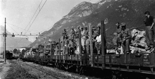 Die Erinnerungsfotos der ehemaligen Soldaten lassen nur wenig vom Grauen des Krieges erahnen. Foto Blattenberger/privat