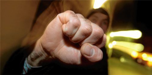 Die Fäuste flogen bei einer Auseinandersetzung am 4. Oktober 2017 in einer Rosenheimer Diskothek. Jetzt wurden vier der Gewalttäter zu Bewährungsstrafen verurteilt. Foto dpa