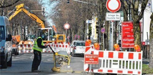 Die größte innerstädtische Baumaßnahme dieses Jahres hat begonnen: In der Prinzregenten- und der Samerstraße werden unter anderem die Leitungen getauscht. Foto ps