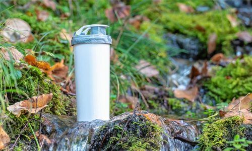 Die kompostierbare Trinkflasche aus Feldkirchen-Westerham stellt laut ihrem Erfinder keine Gefahr für Wasser und Natur dar. Nach dem Prinzip „Cradle to Cradle“ lässt sie sich komplett wiederverwerten.Fotos  re