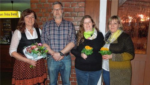 Die neu- und wiedergewählten Mitglieder des Vorstands (von links): Vorsitzende Irmi Hörfurter, Kassier Johann Brüchmann, Schriftführerin Sabine Dialler und Stellvertreterin Gabi Lechner.Foto re
